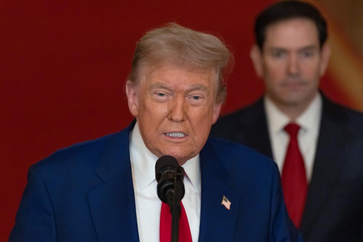 Трамп оголосив про нові 100% мита на китайські товари