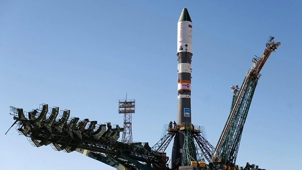 Не вистачає грошей: Росія почала розміщувати на ракетах рекламу ресторанів