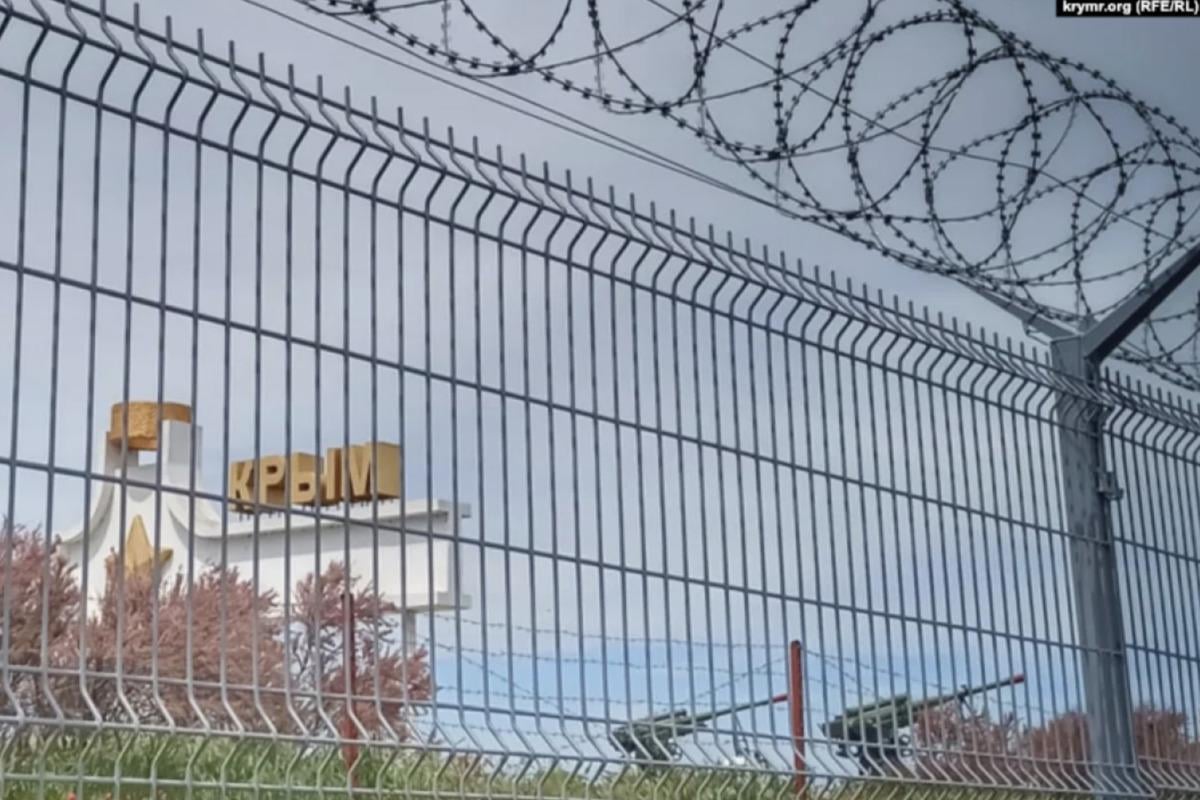 "З Криму треба тікати": мешканці півострова малюють апокаліптичну картину
