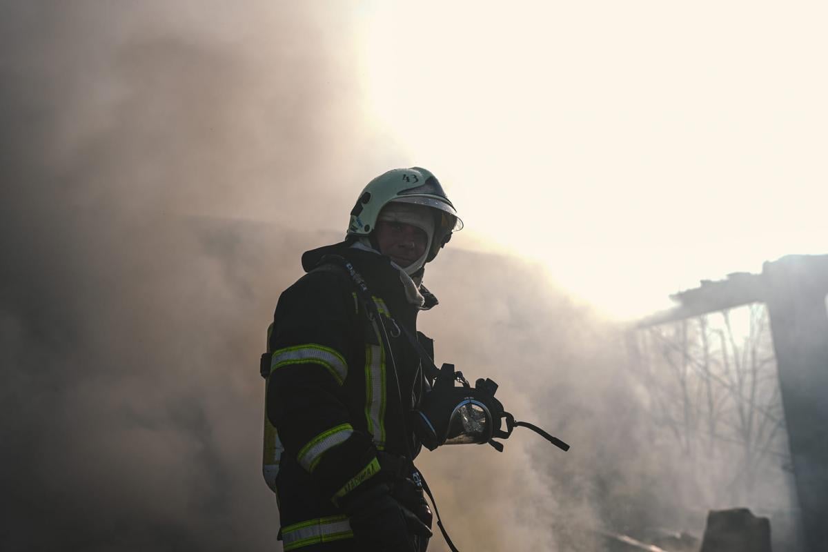 Росія вдарила балістикою по великому підприємству в Кривому Розі, є загиблі та поранені